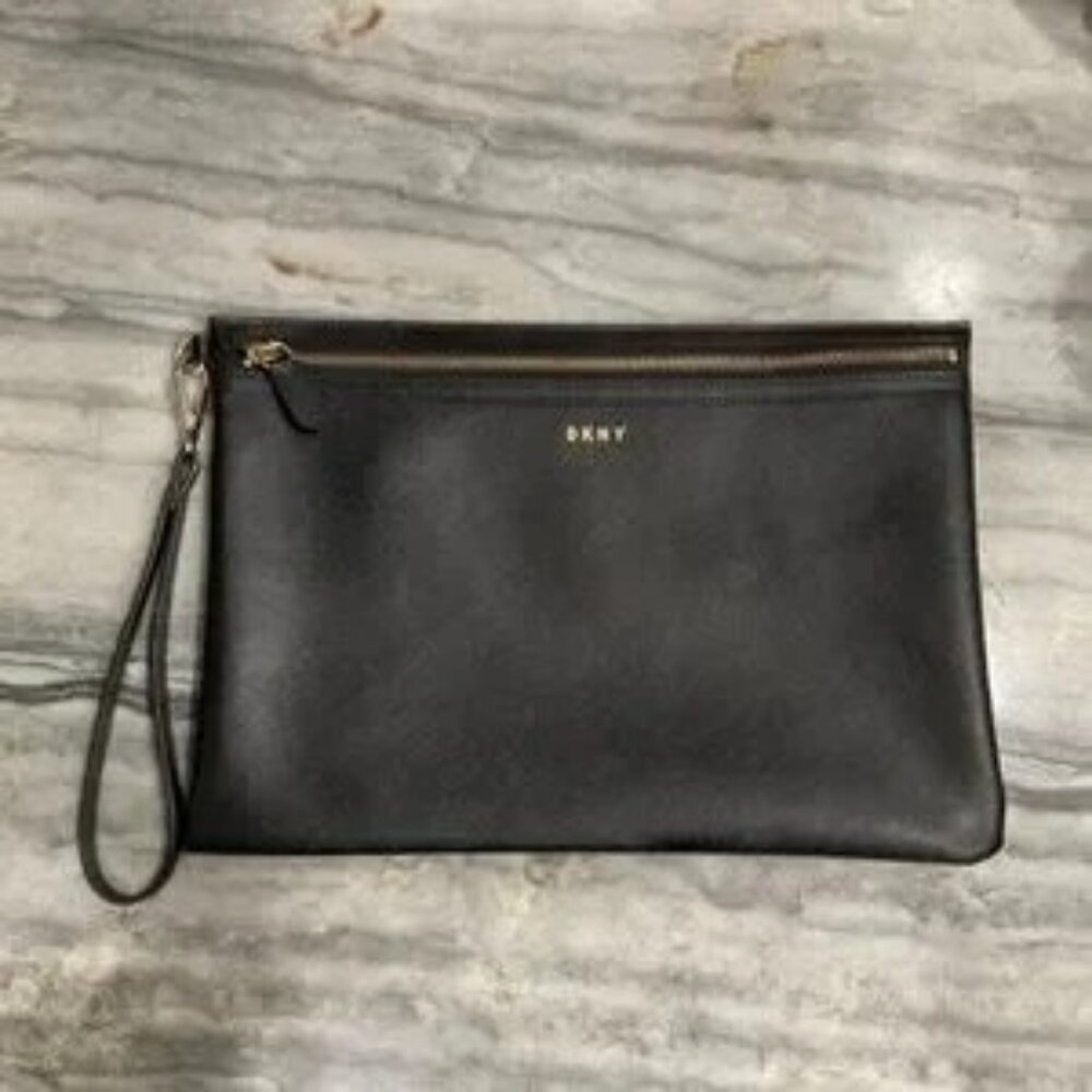 New without tag DKNY Women's Vela Triple Pouch size Pouch - 9" x 6"